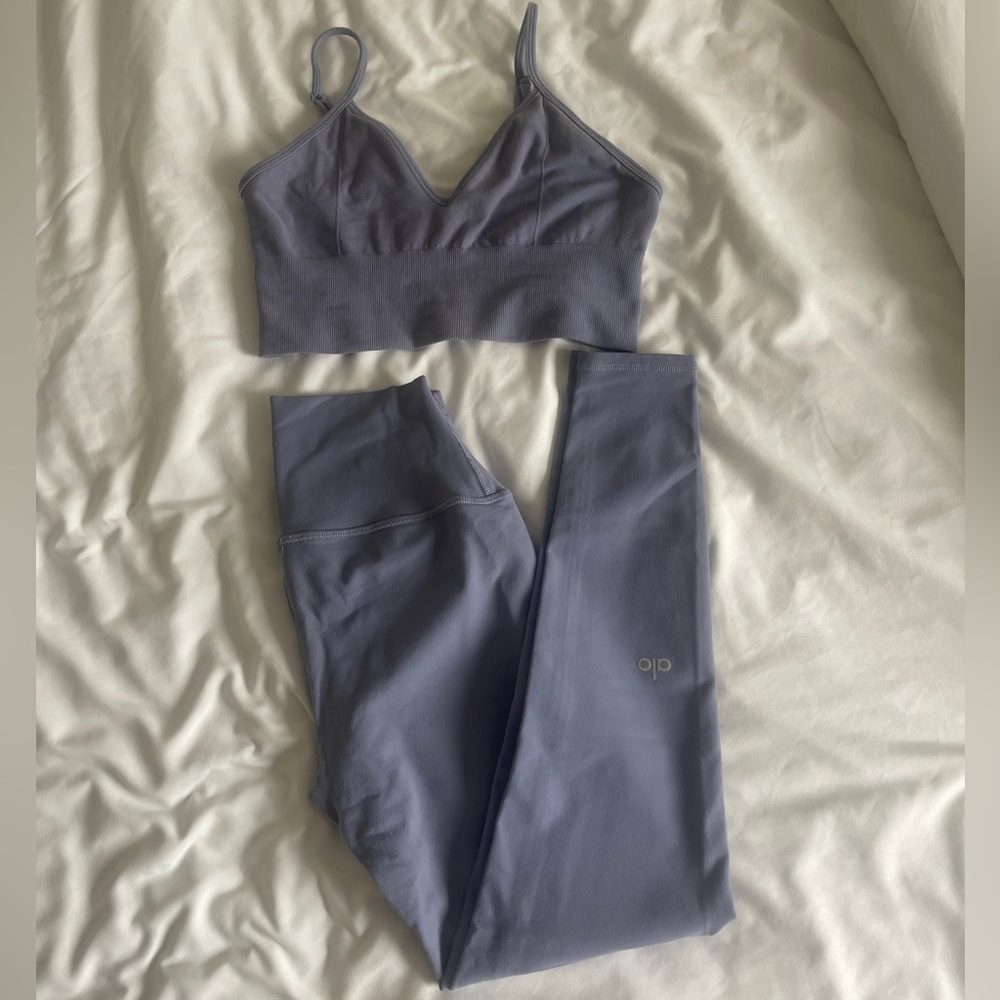 Alo sports bra and leggings (xs bottom, s top)